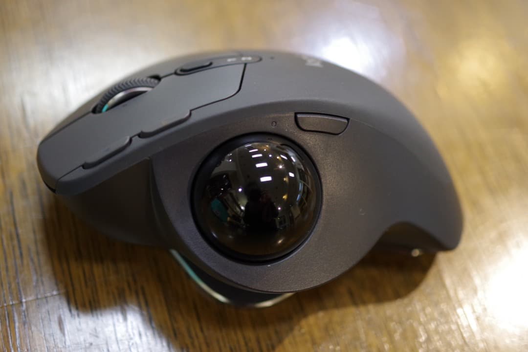 logicool MX ERGO S（黒玉+赤玉）