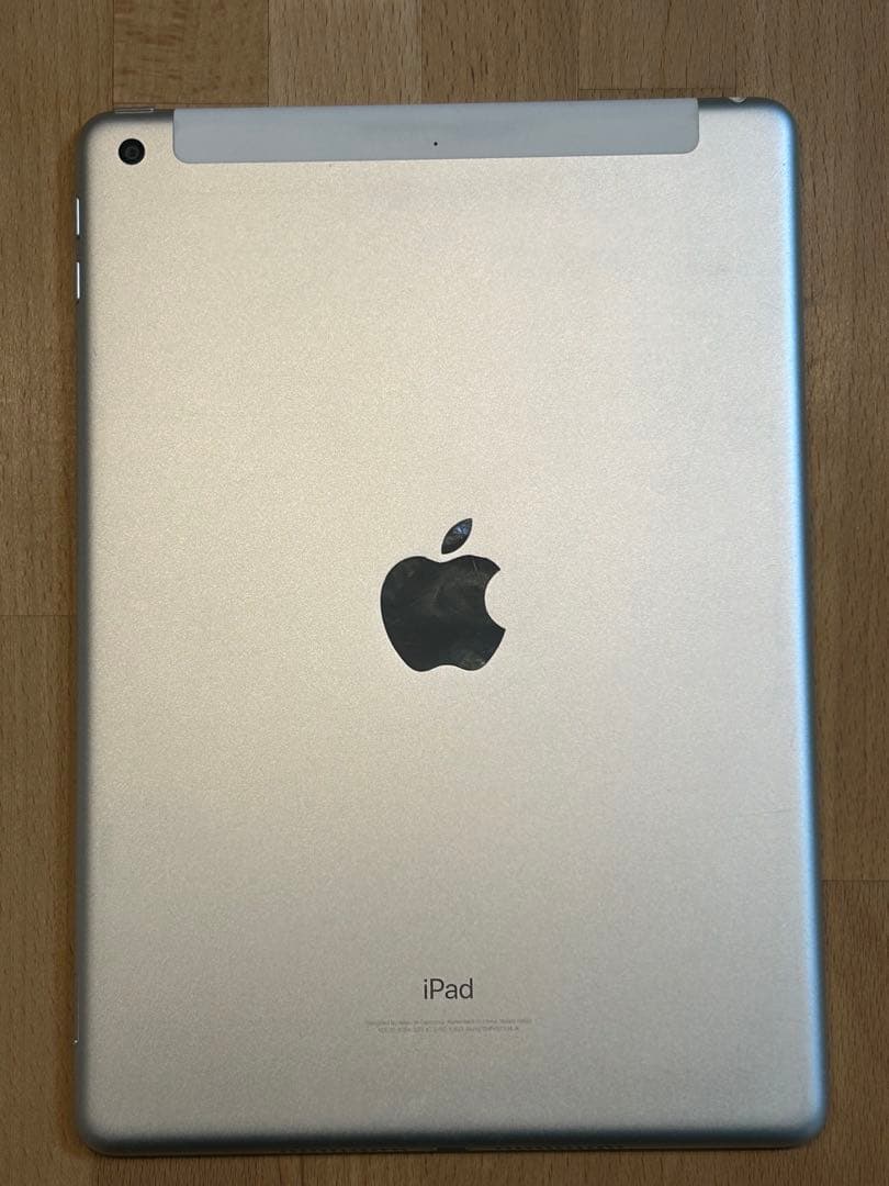 iPad(第5世代) シルバー32GB WiFi+Cellularモデル
