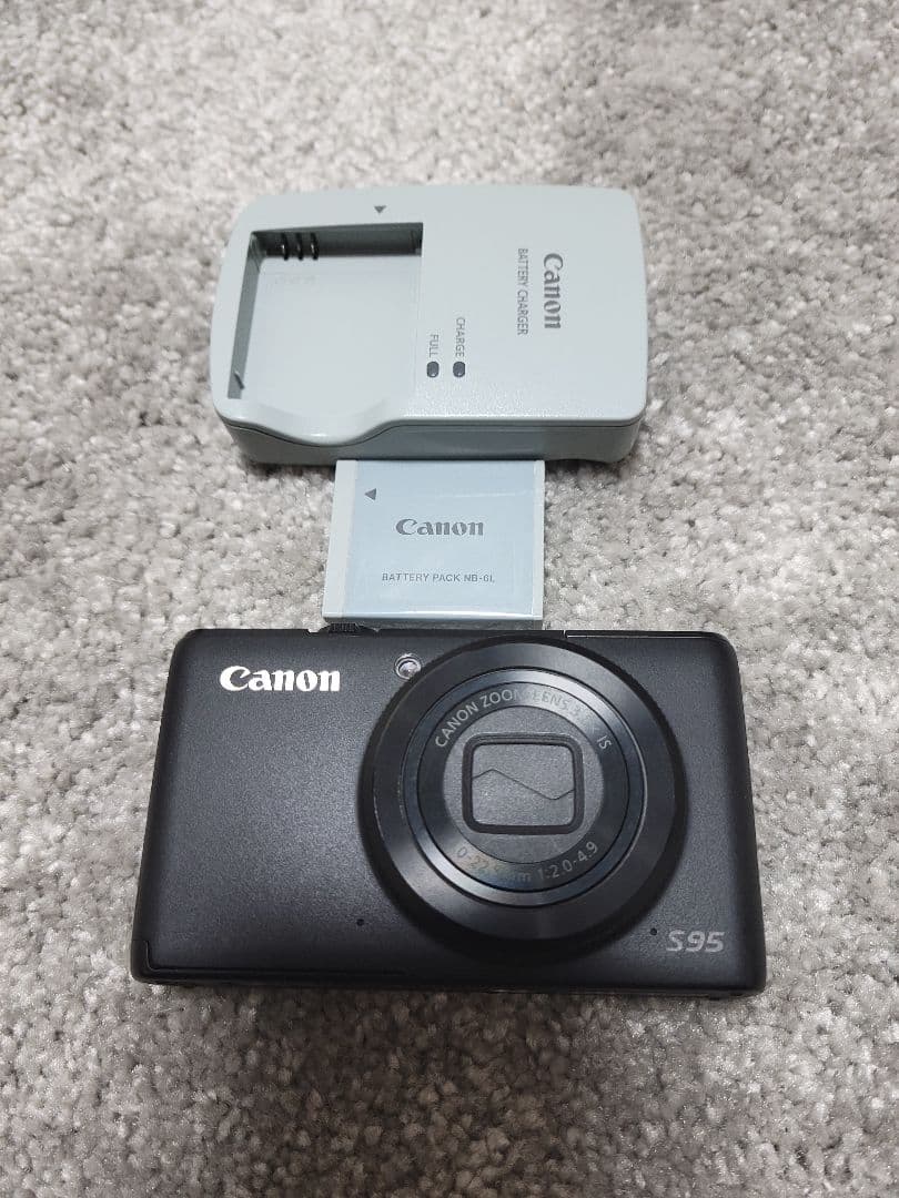 Canon PowerShot S95 本体と充電器、バッテリー付