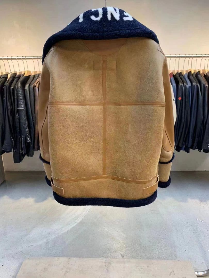 BALENCIAGAムートンボンバージャケット