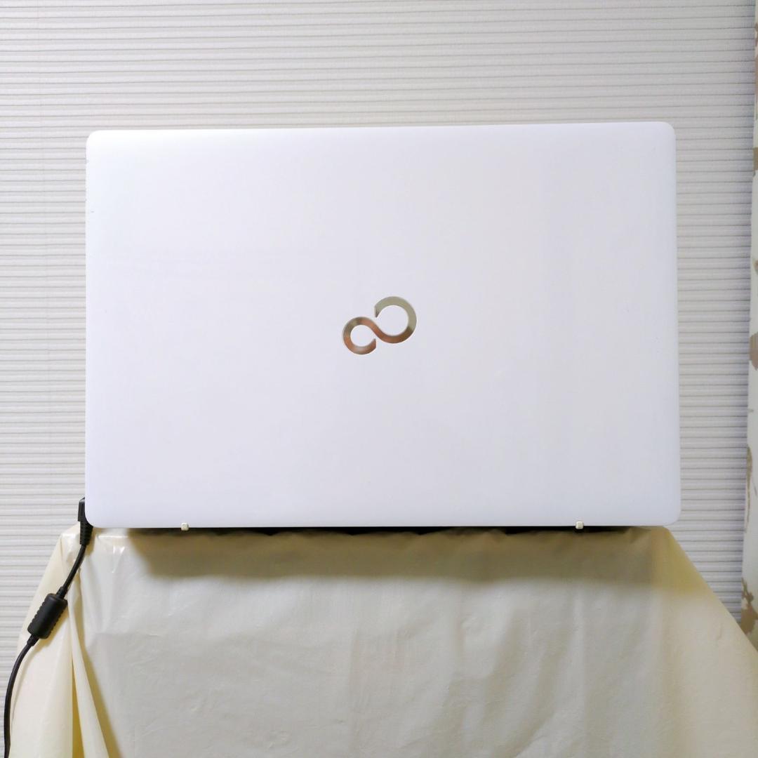 値下げ ノートパソコン 富士通 白 Windows11 i7 SSD１TB