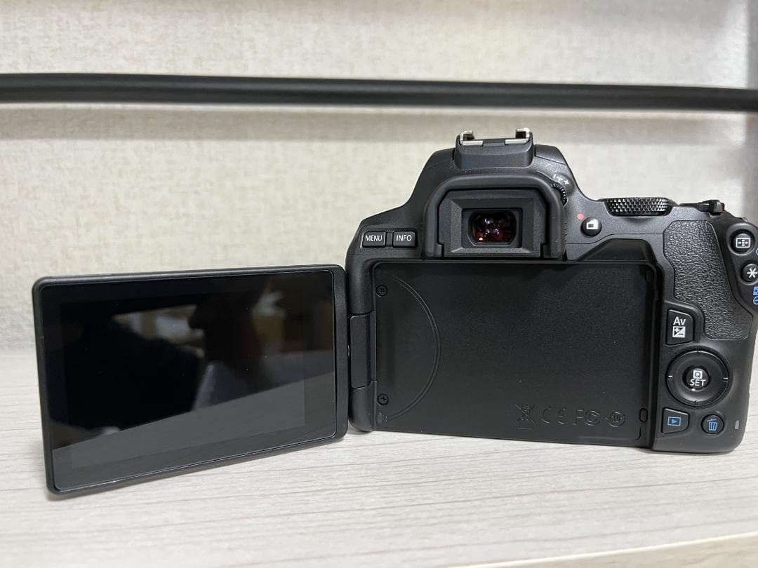 ショット数2000枚以下　Canon EOS Kiss X10 ボディ