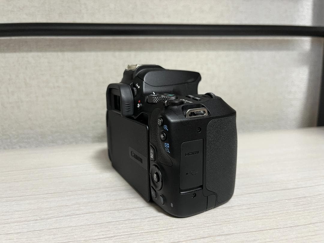 ショット数2000枚以下　Canon EOS Kiss X10 ボディ