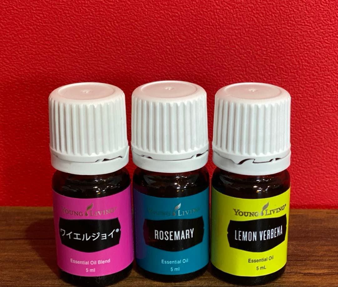 ヤングリビングオイル１５本と本のセット