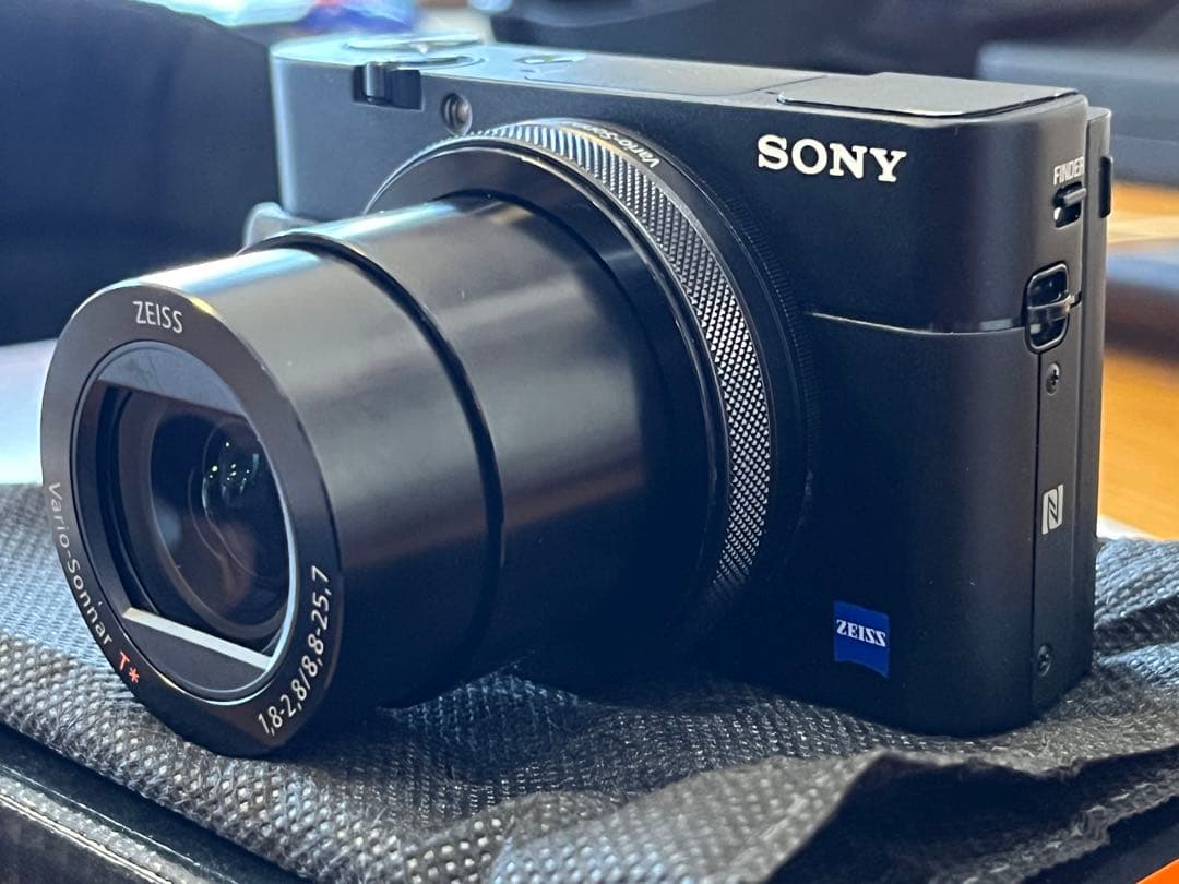 デジタルカメラ SONY Cyber-shot RX100V (DSC-RX100M5A)