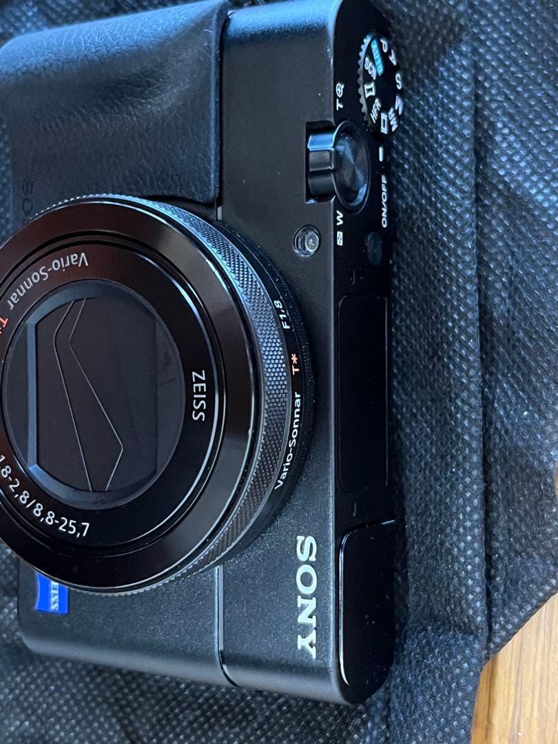 デジタルカメラ SONY Cyber-shot RX100V (DSC-RX100M5A)