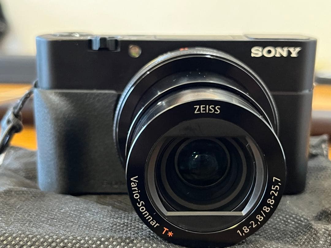 デジタルカメラ SONY Cyber-shot RX100V (DSC-RX100M5A)