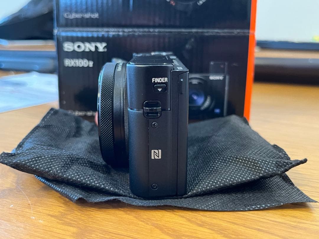 デジタルカメラ SONY Cyber-shot RX100V (DSC-RX100M5A)