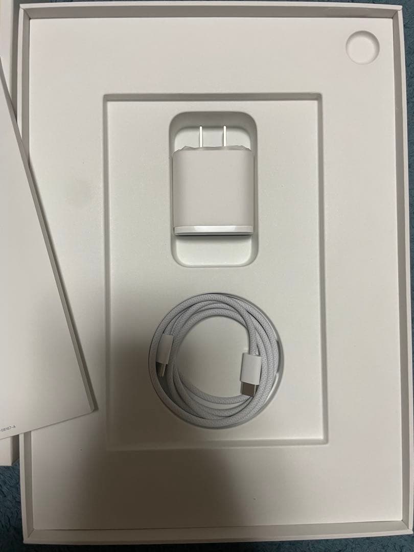 【新品同様・最終値下げ】iPad 第10世代 128GB Wi-Fiモデル＋小物