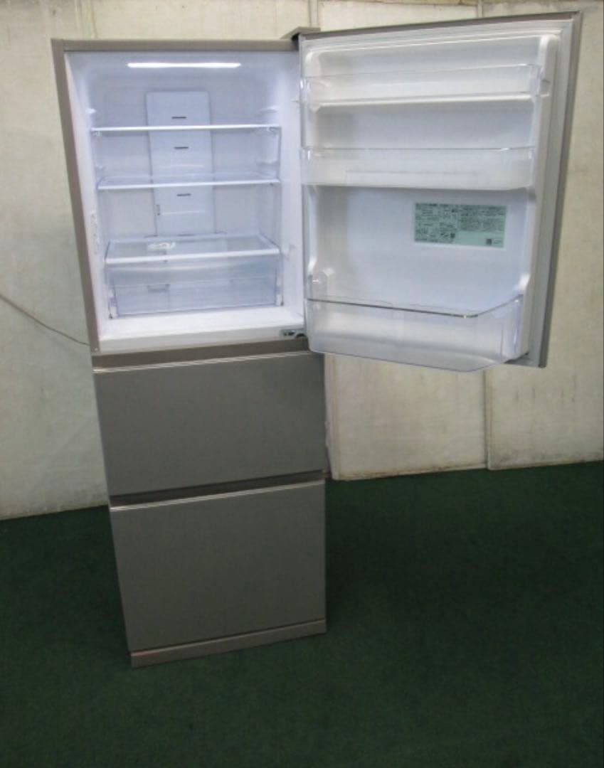 HITACHI 冷蔵庫　265L 配送の場合はプラス8600円になります。