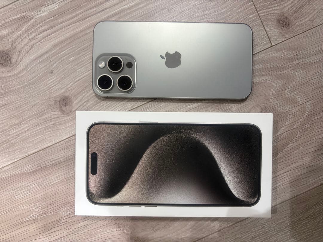 Apple iPhone 15ProMAX シルバー 本体