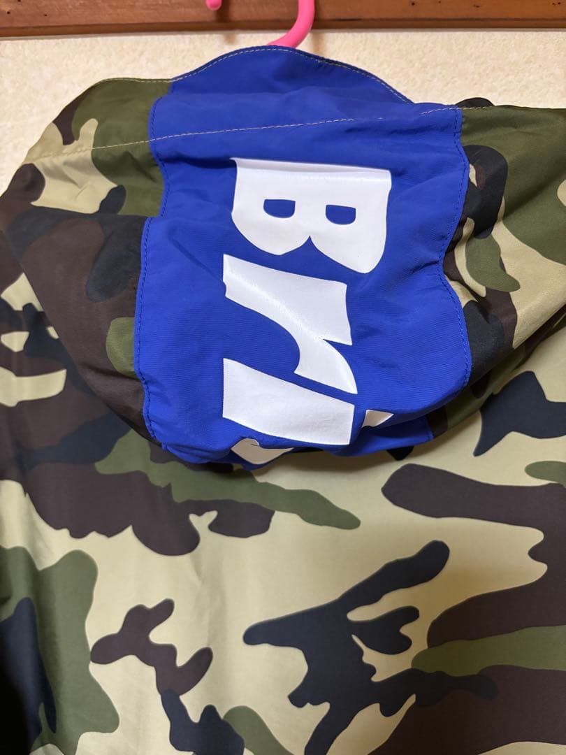 《美品》FCRB×SOPH. ナイロンジャケット フーディ カモフラ 迷彩 M