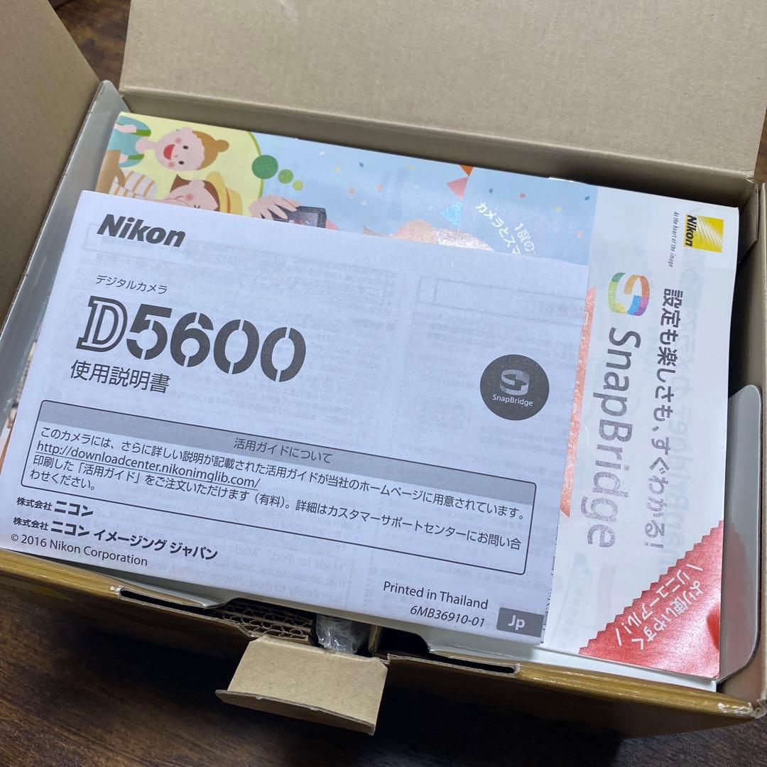 Nikon D5600 デジタル一眼レフ 本体と単焦点レンズセット　ニコンカメラ