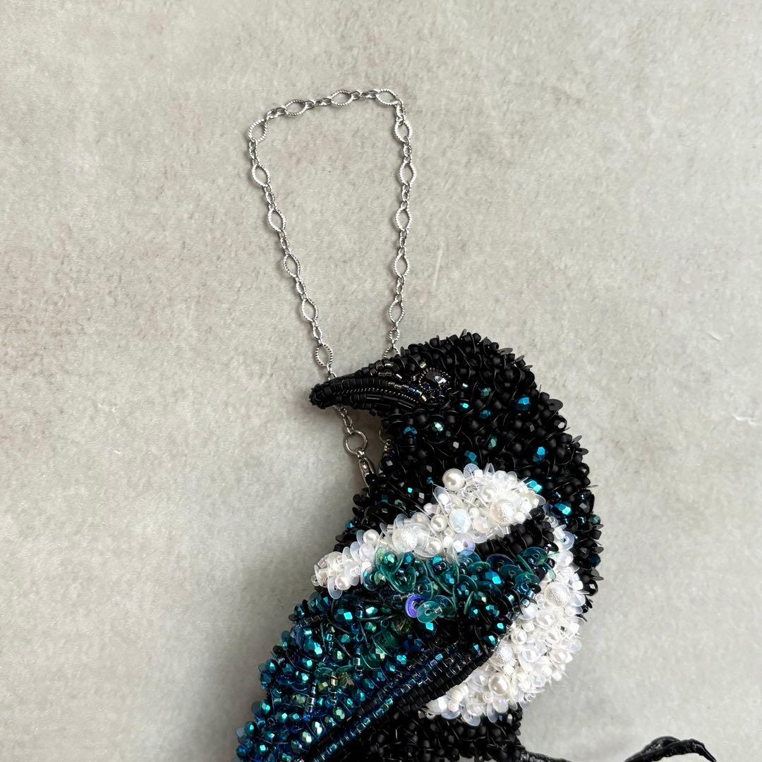 【カササギ】ビッグサイズ ビーズ刺繍ブローチバッグチャーム