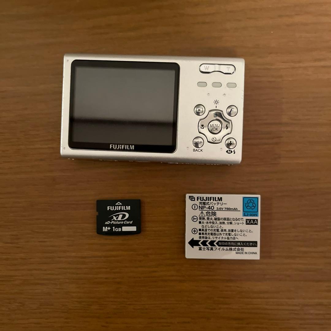 FUJIFILM FINEPIX ファインピクス　Z5fd　デジカメ　シルバー