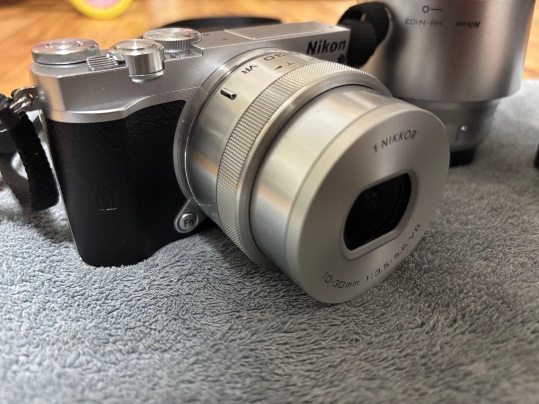 Wi-Fi搭載自撮り対応モデルミラーレス Nikon J5 望遠レンズ付き