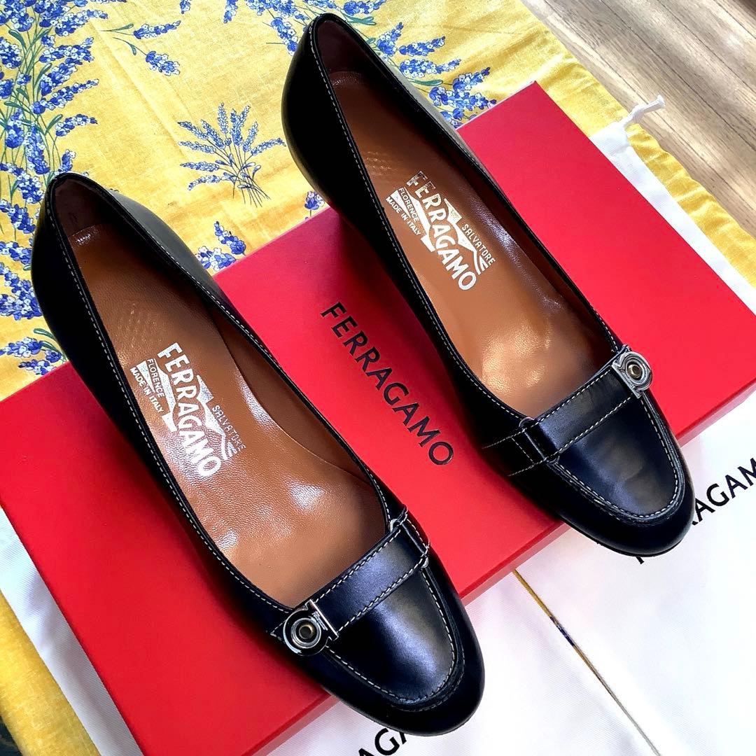 極美品! フェラガモ シルバーガンチーニ 極上カーフ ホワイトステッチ 23㎝