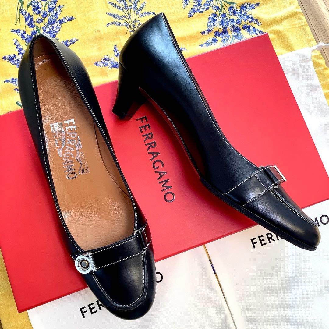 極美品! フェラガモ シルバーガンチーニ 極上カーフ ホワイトステッチ 23㎝