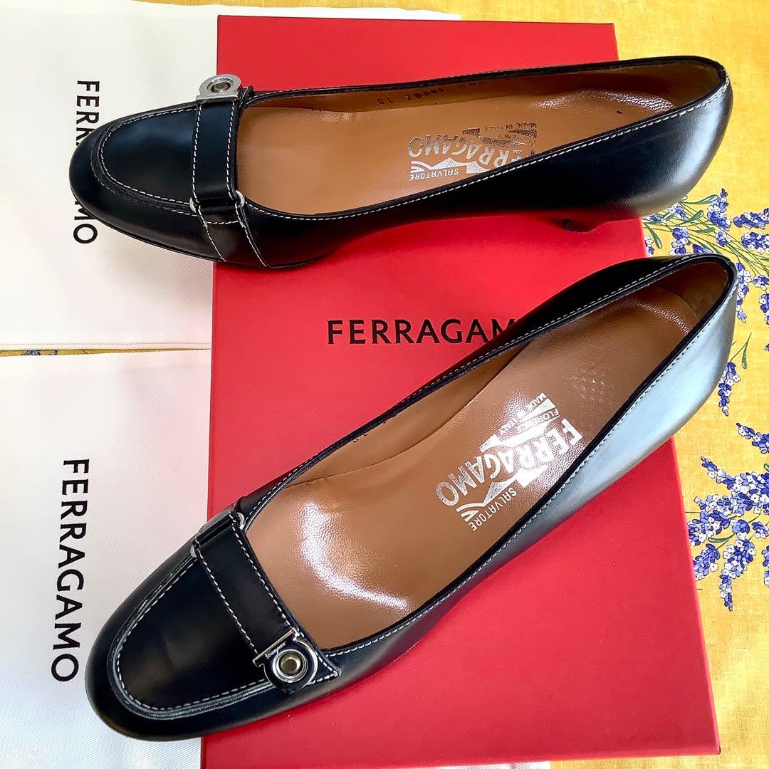 極美品! フェラガモ シルバーガンチーニ 極上カーフ ホワイトステッチ 23㎝