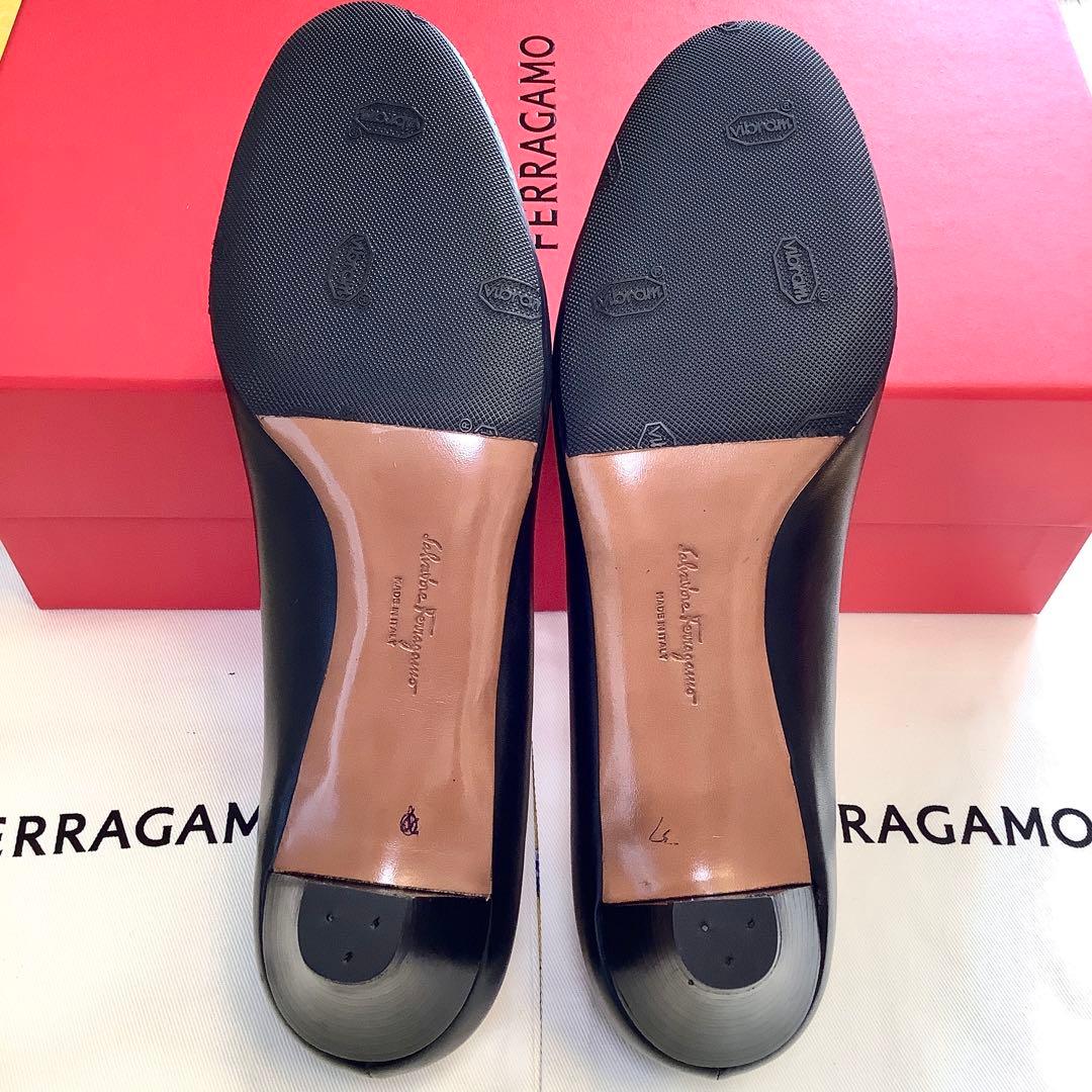 極美品! フェラガモ シルバーガンチーニ 極上カーフ ホワイトステッチ 23㎝