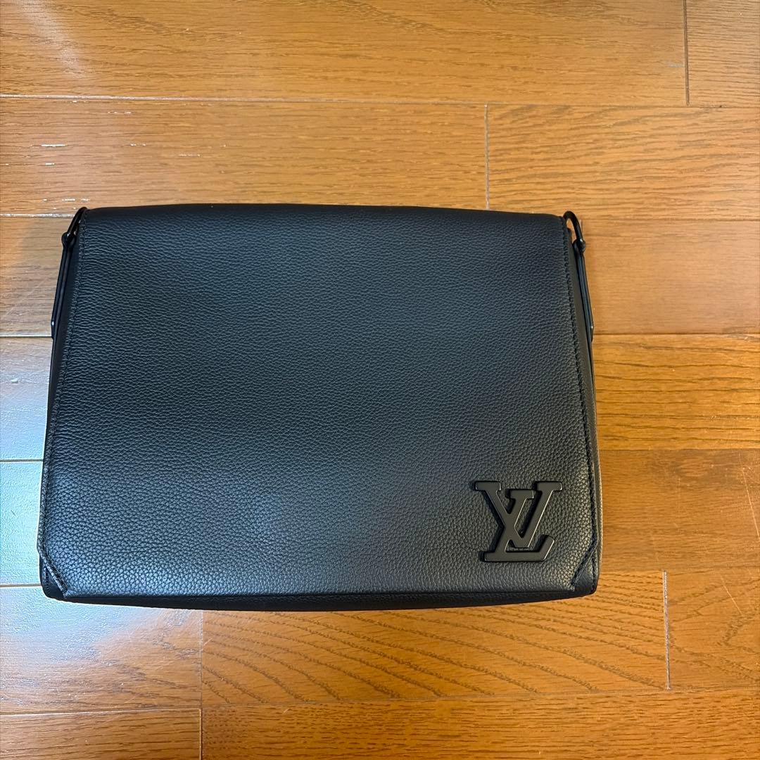 Louis Vuitton テイクオフメッセンジャーバッグ