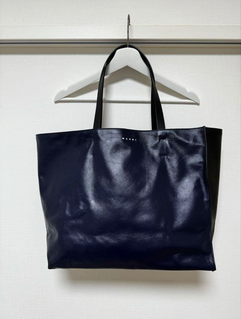 美品 MARNI MUSEO SOFT BAG NAVY×BLACK トート