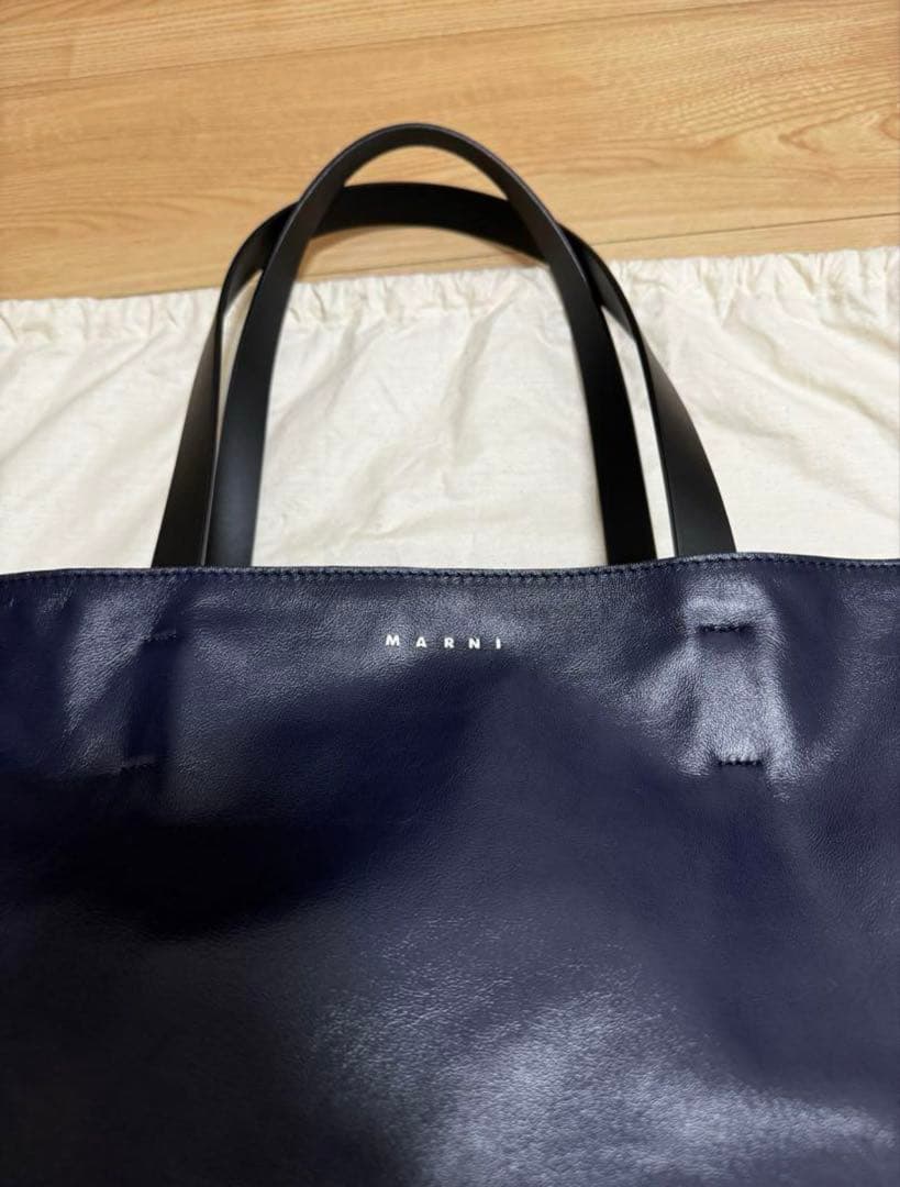 美品 MARNI MUSEO SOFT BAG NAVY×BLACK トート