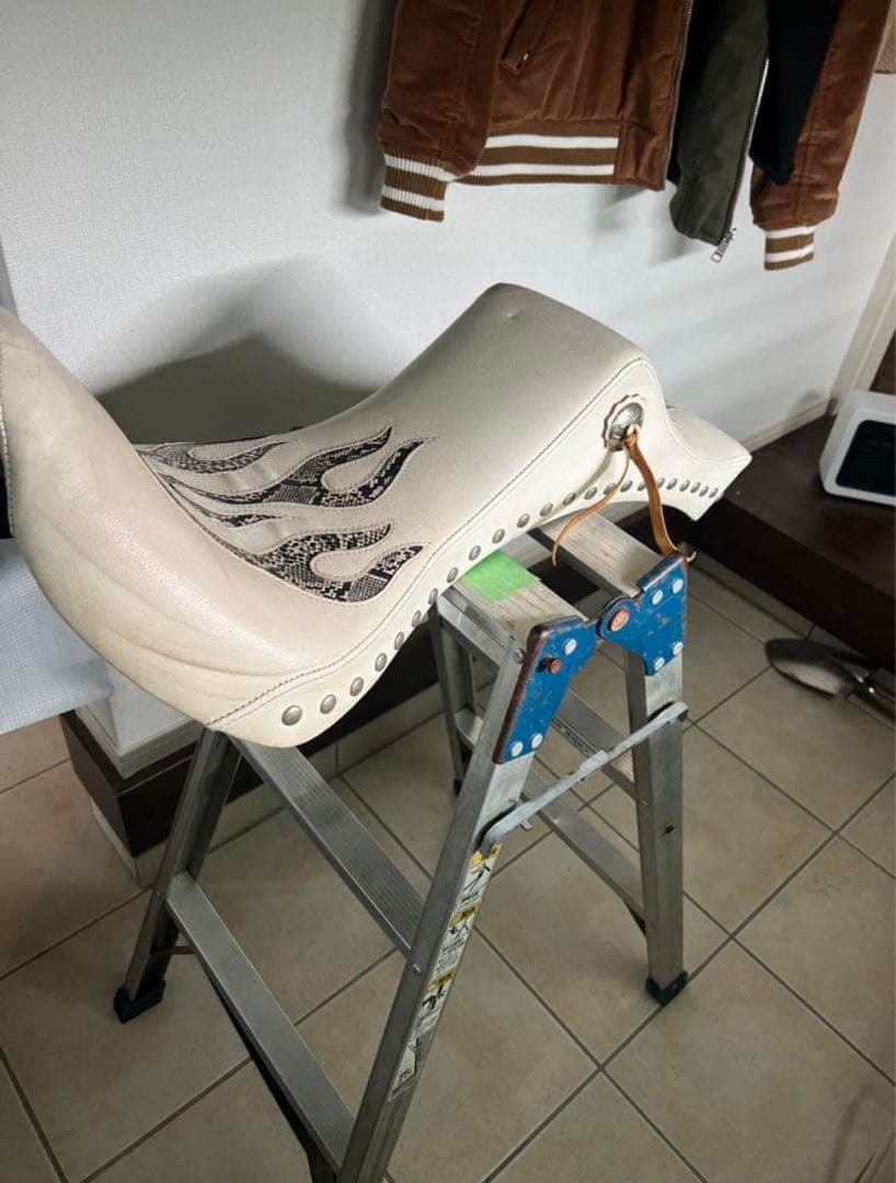 シャドウ400、750 シート　キングアンドクイーンワンオフシート　3段シート