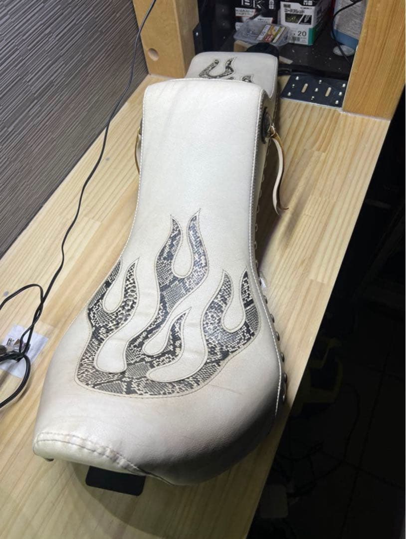 シャドウ400、750 シート　キングアンドクイーンワンオフシート　3段シート