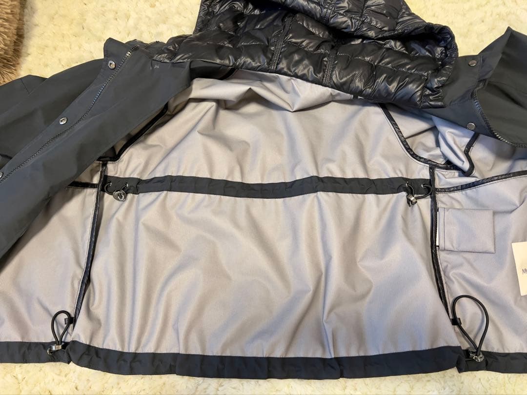 Monclerレインコート フード付き