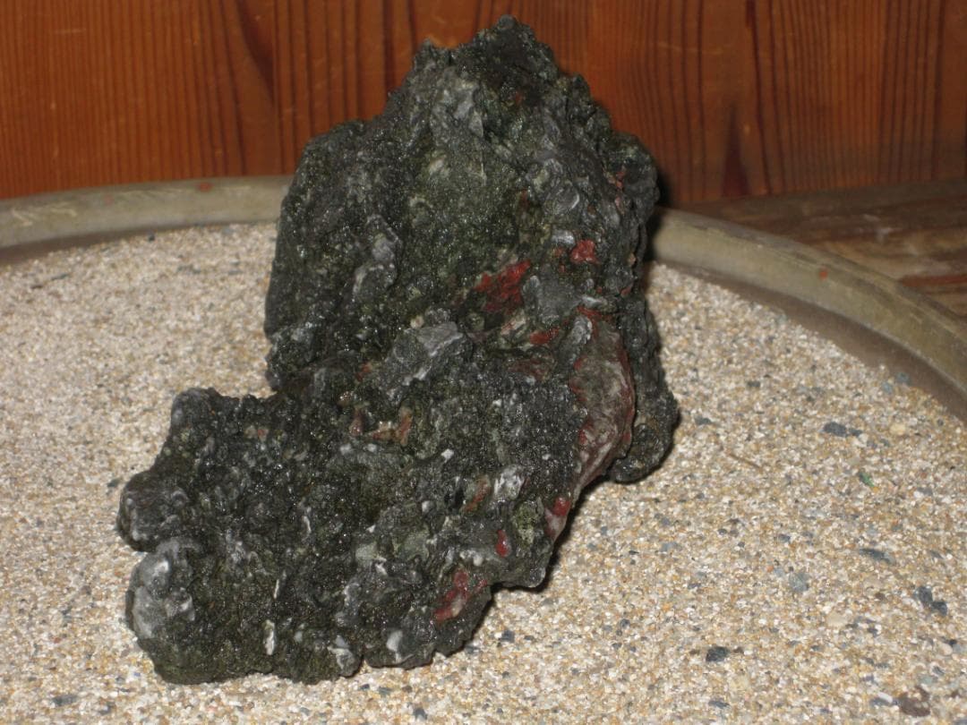 稲*曽様 水石　産地不詳　11cm x 23 x 11cm