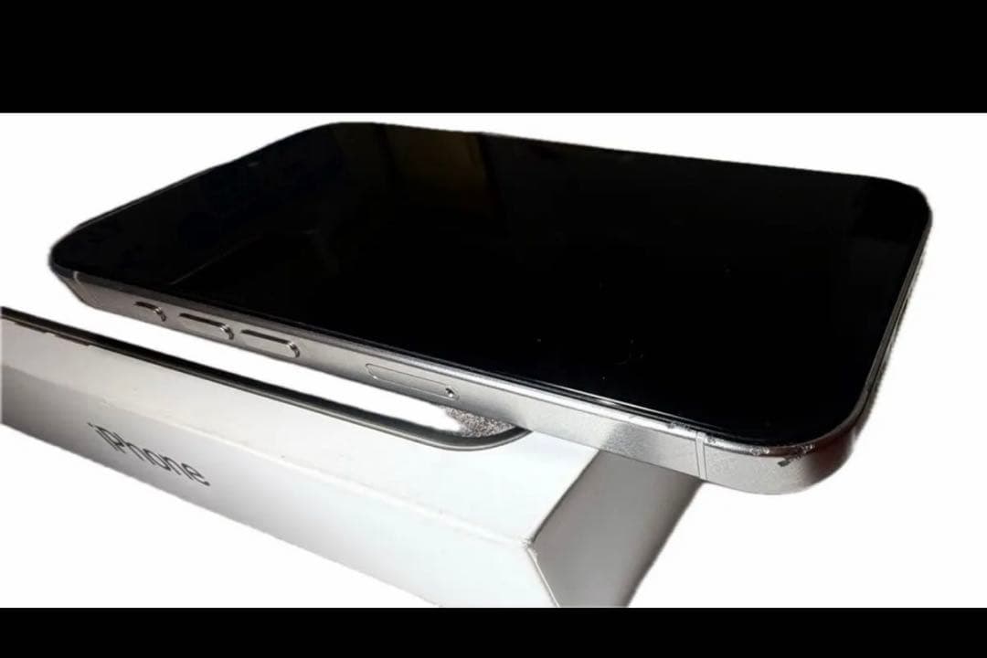 【画面新品】iPhone15 Pro 256GB ホワイトチタニウム