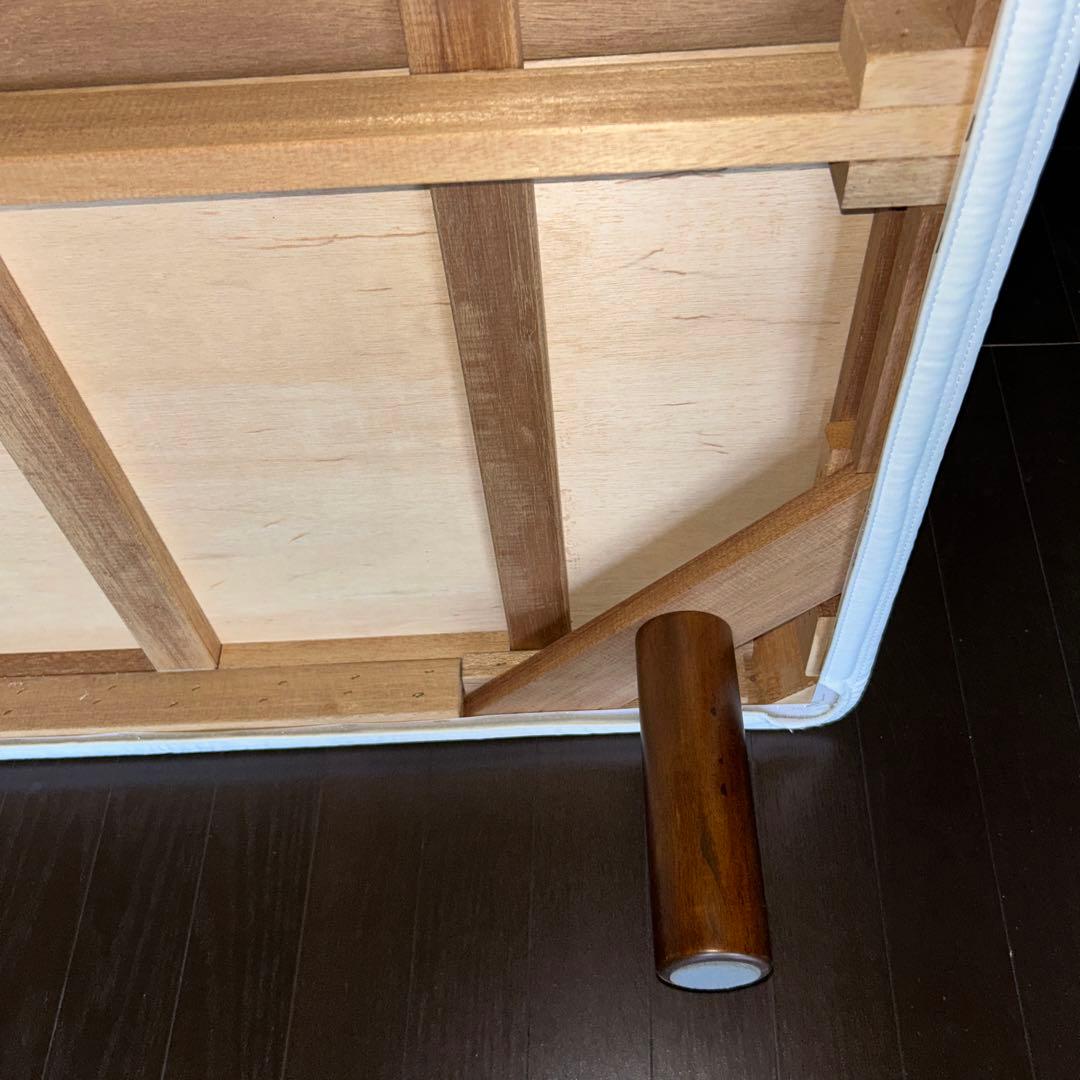 ホワイト ストライプデザイン 脚付きマットレス セミダブル