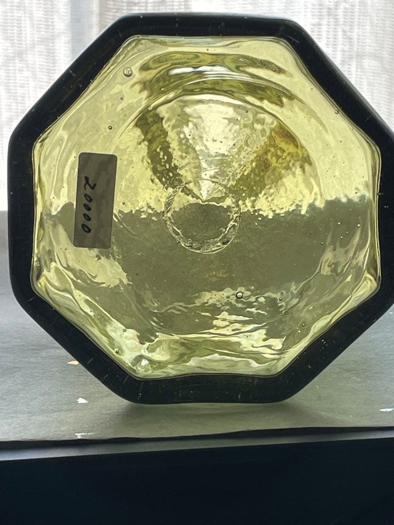 倉敷ガラス 酒瓶 黄緑色 八角形ガラスボトル 外村吉之助