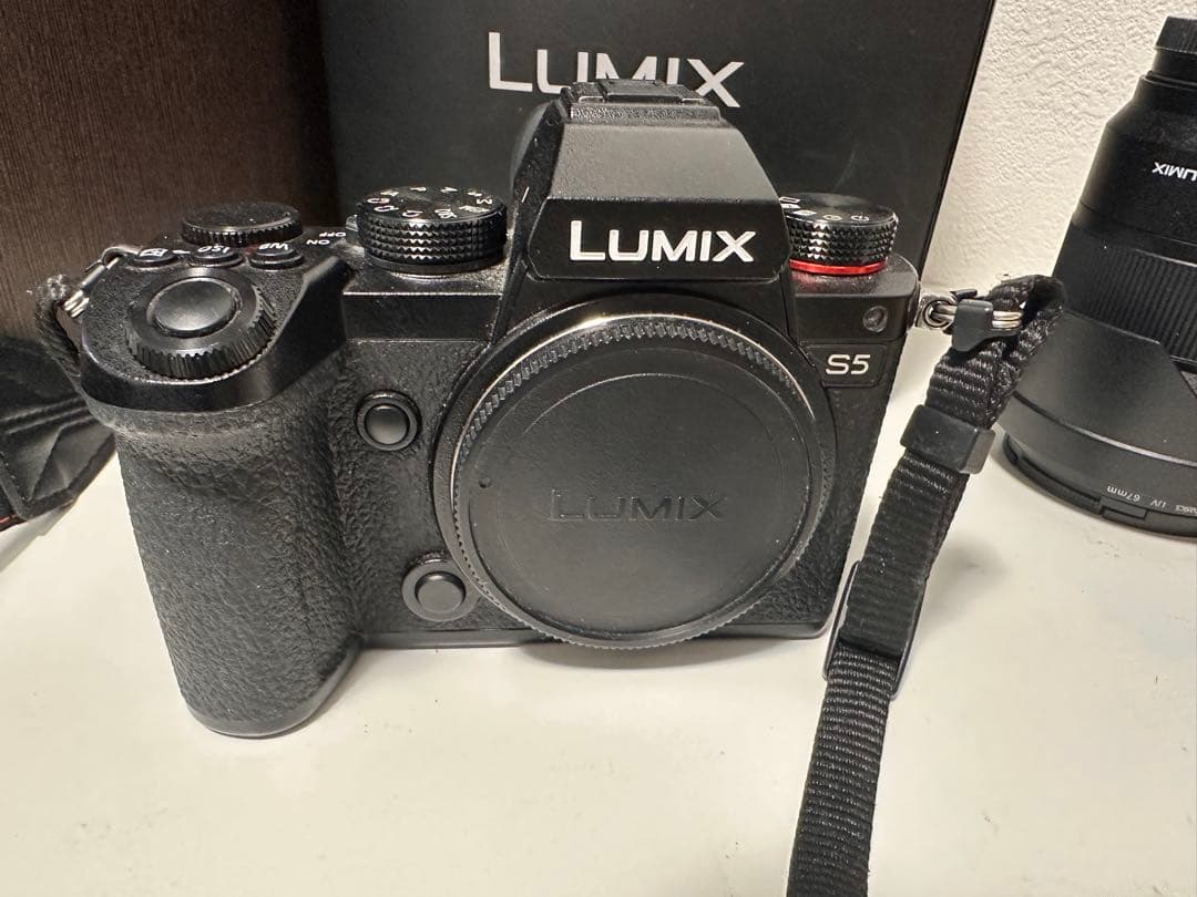 LUMIX S5 ミラーレスカメラ 20-60mmレンズ付き