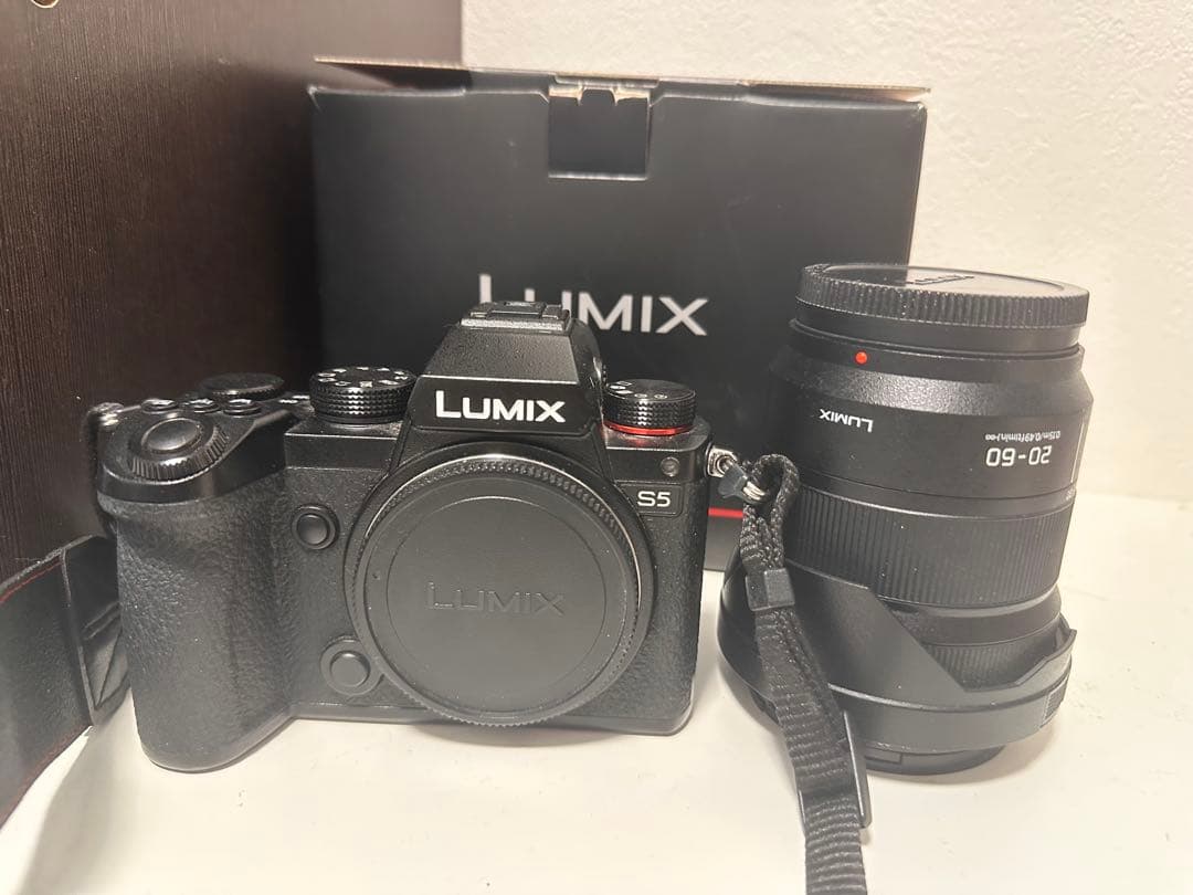 LUMIX S5 ミラーレスカメラ 20-60mmレンズ付き