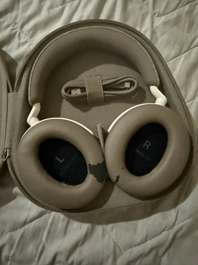 ヘッドホン Sennheiser Momentum 4 Wireless