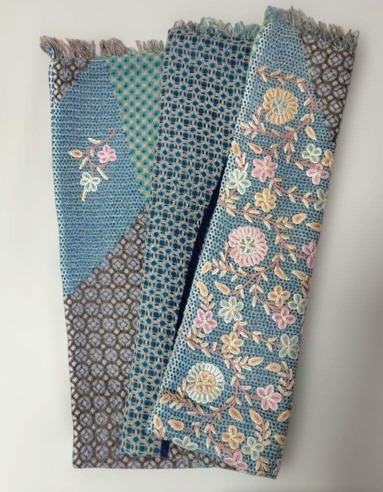 ターラブランカ 大判ストール 花柄刺繍 フリンジ付