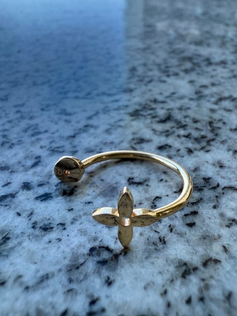 yumaにさせて頂きました。 LOUIS VUITTON フラワ