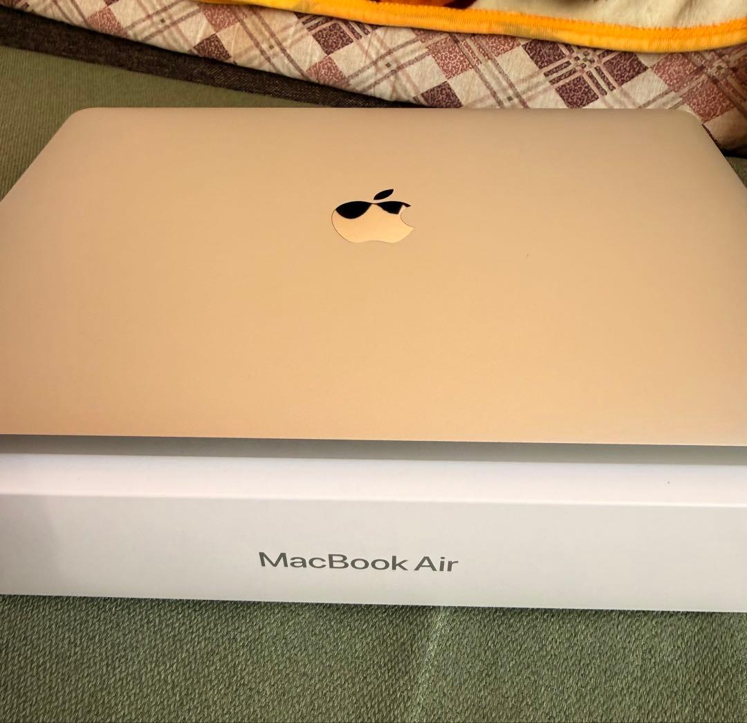 アウン【美品】MacBook Air M1チップ搭載モデル