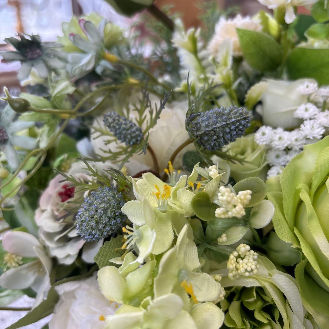薄黄緑のフラワーアレンジメント 造花