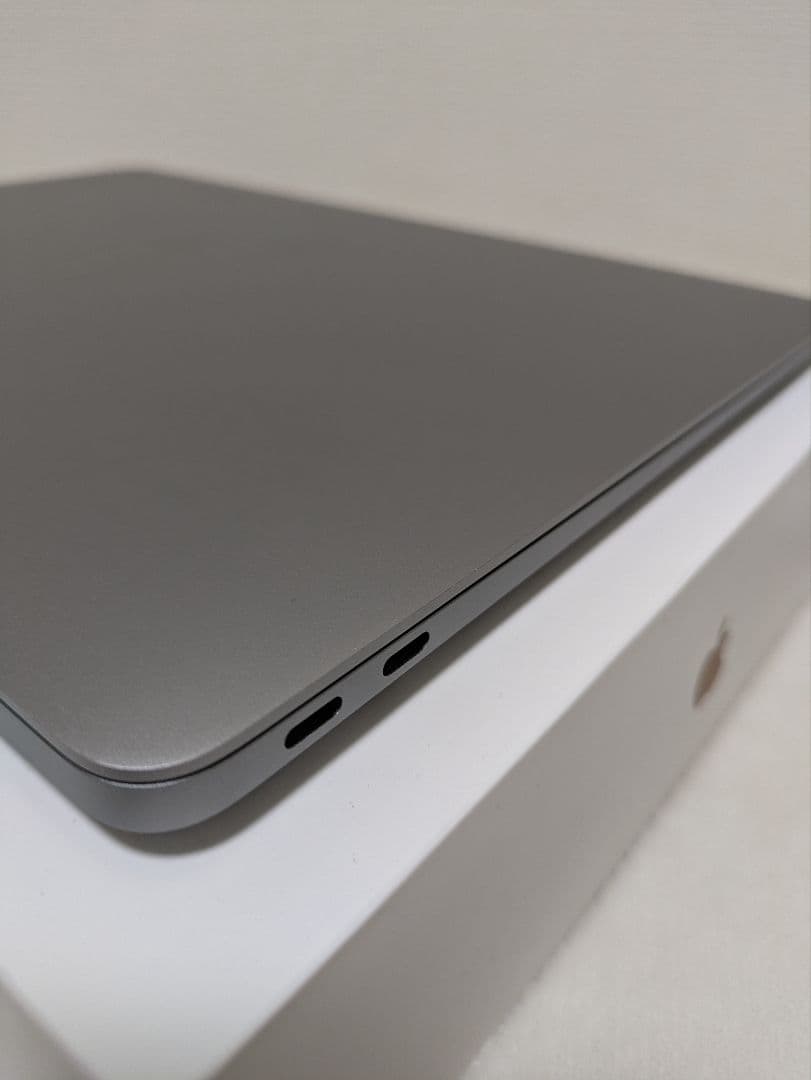 ほぼ新品 MacBook Air 2020