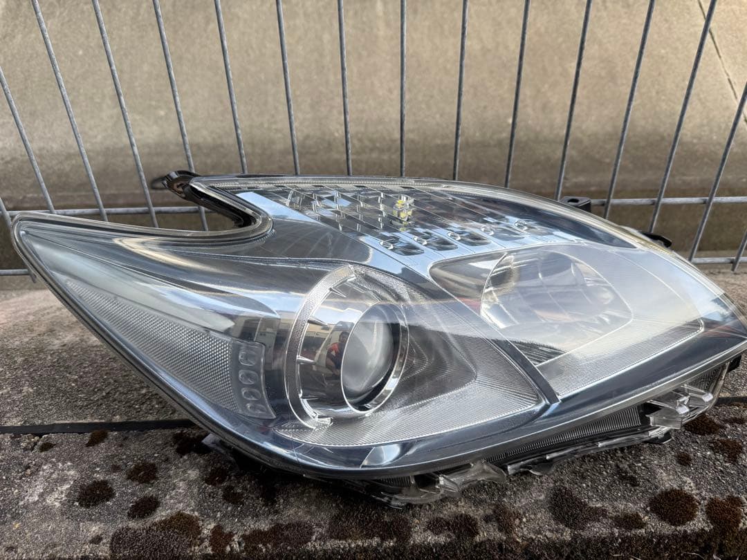 30プリウス前期ヘッドライト