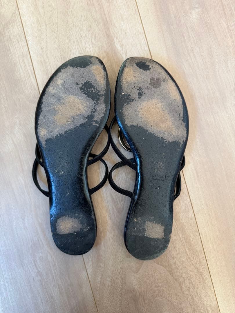 GUCCI ブラック フラットサンダル