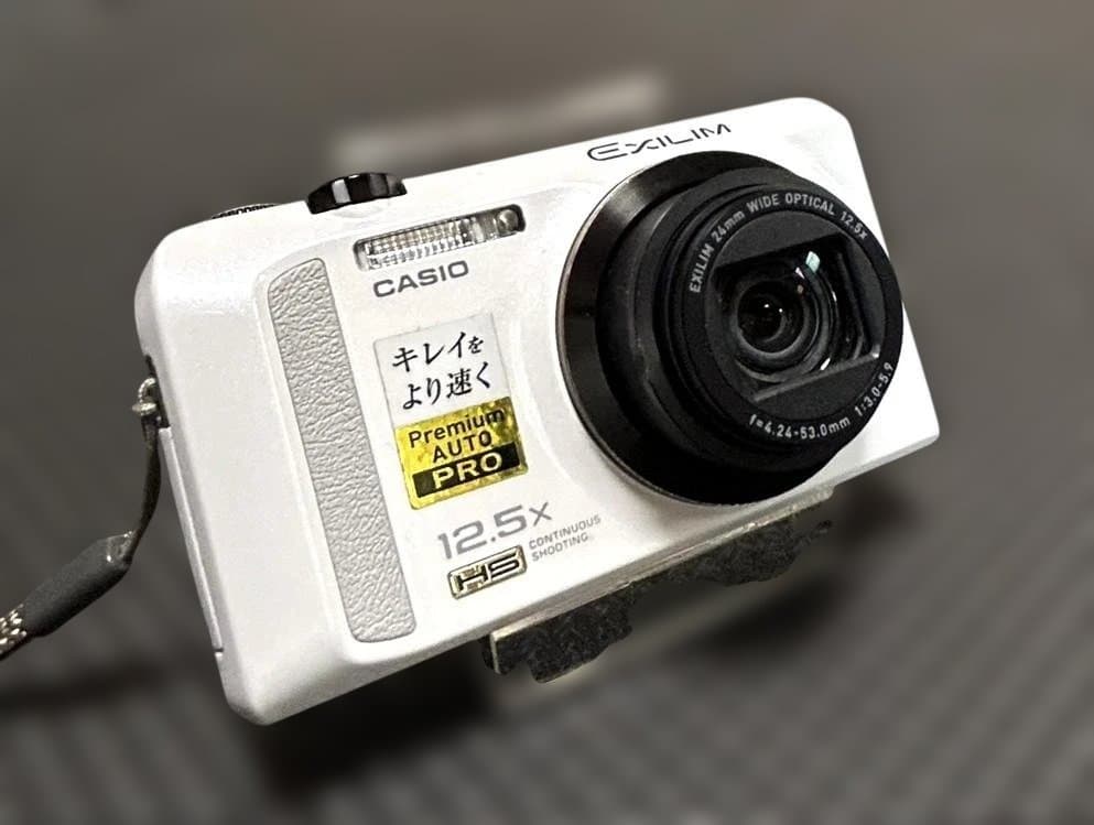 CASIO EXILIM ホワイト 12.5倍ズーム