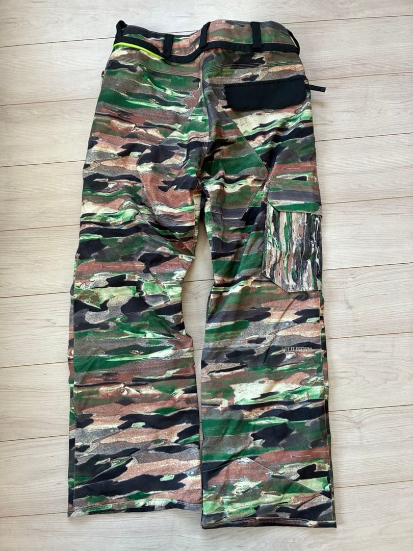 Volcom スキー・スノーボードウェア　USサイズM 上下セット