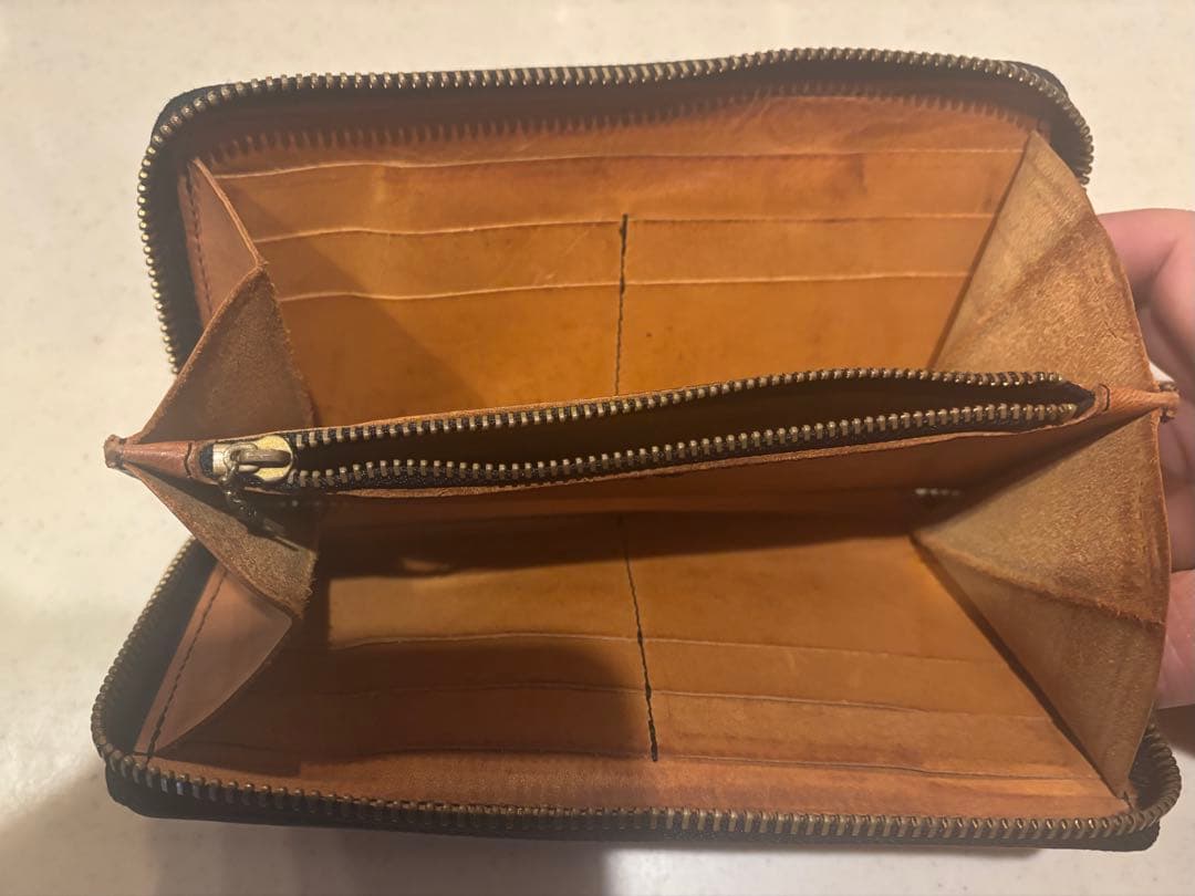 CALEE レザーラウンドジップウォレット