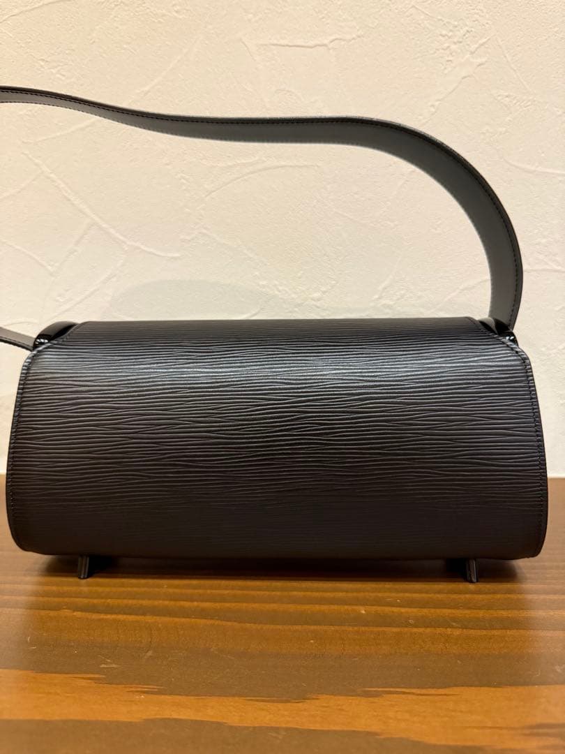 Louis Vuitton　ショルダーバック　エピ　ノクターンPM　BLACK