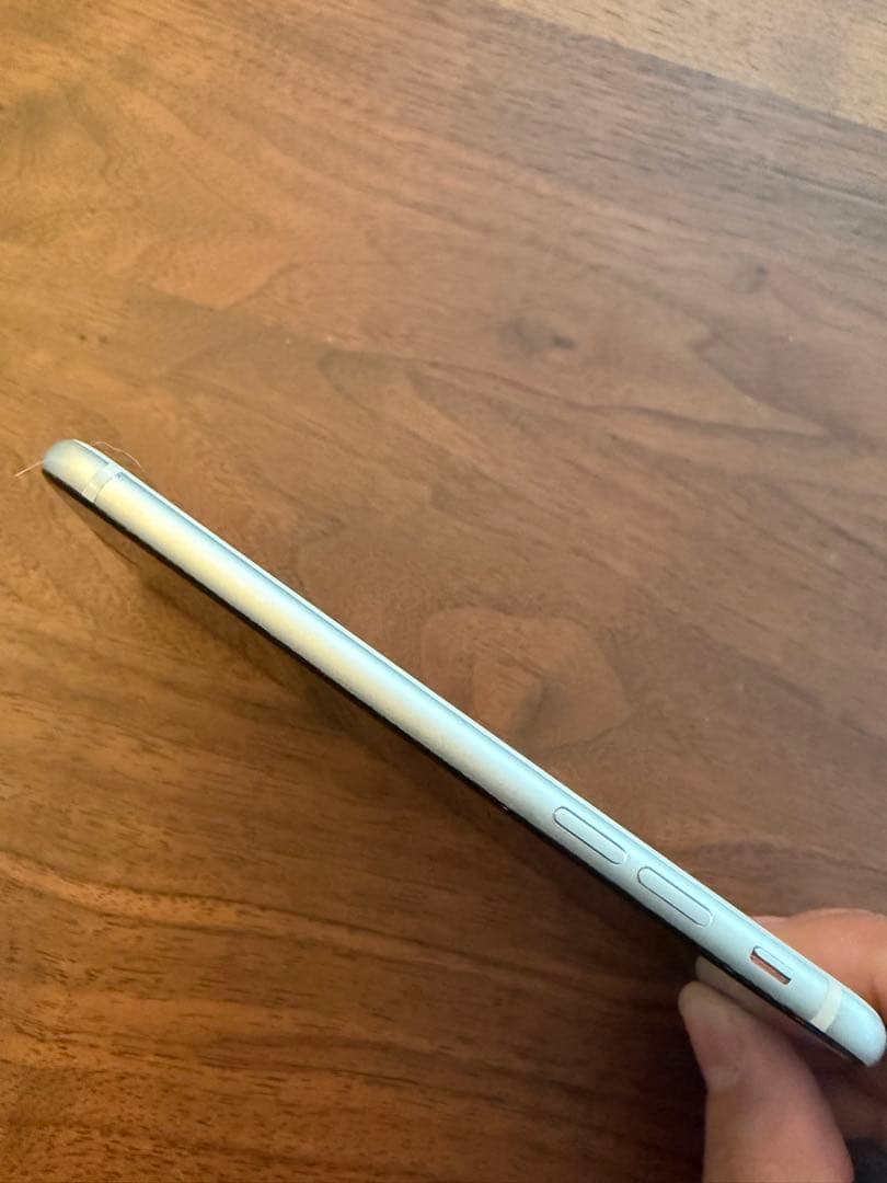 Apple iPhone SE 第2世代　64GB ホワイト 本体