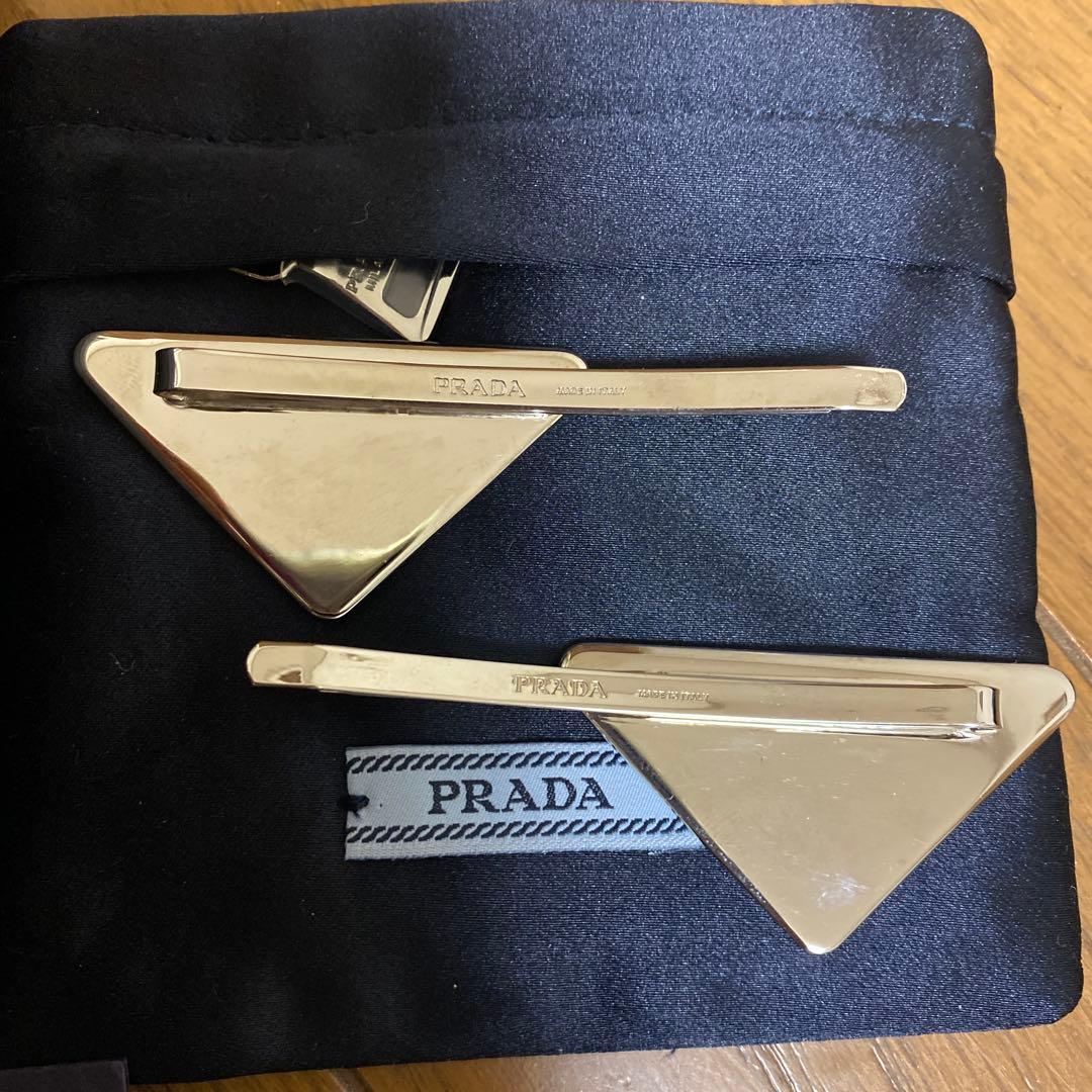 プラダ　ヘアピン　PRADA メタルヘアピン　シルバー
